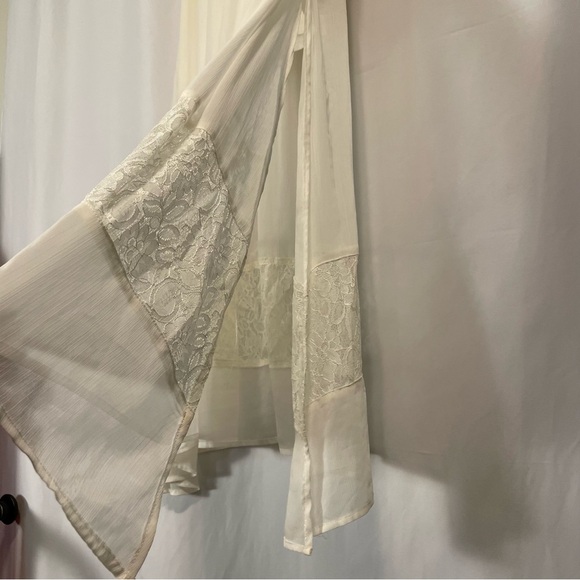 Hollister Lace Skirt - Picture 4 of 9